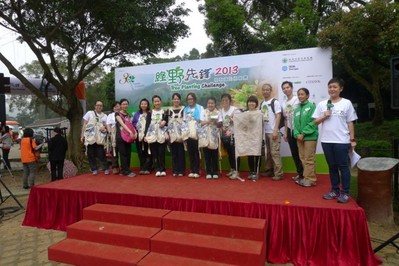 亞洲博聞的一個員工團隊更憑其合乎環(huán)保原則、具創(chuàng)意、有效率的運送用具奪得《最醒目植樹大獎》。