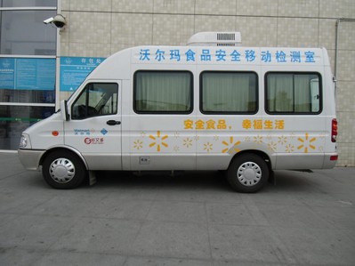 沃爾瑪食品安全移動(dòng)檢測車目前覆蓋廣州、深圳、東莞的33間門店，并即將把服務(wù)范圍擴(kuò)大到廣東全省的70多間門店。