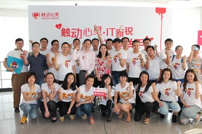 近期，在共青團(tuán)上海市委員會的指導(dǎo)下，觸動傳媒和上海市血液中心攜手共青團(tuán)委旗下上海信息化青年人才協(xié)會舉行“觸動心靈，為愛舉手”無償獻(xiàn)血系列公益活動