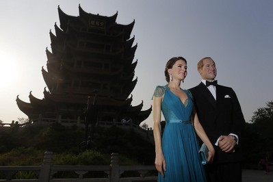 七夕當(dāng)天，英國(guó)皇室夫婦出現(xiàn)在武漢地標(biāo)性景點(diǎn)黃鶴樓，原來(lái)是武漢杜莎夫人蠟像館為市民準(zhǔn)備的情人節(jié)驚喜。